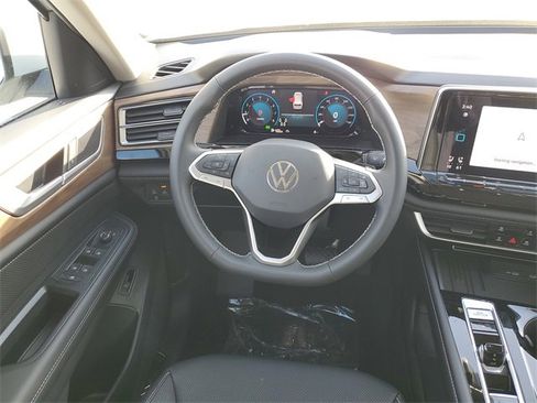 New 2026 Volkswagen Atlas SE image 10