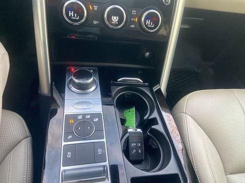 Used 2019 Land Rover Discovery HSE image 26