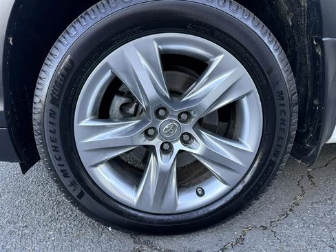Used 2014 Toyota Highlander Limited w/ Driver Technology Package image 7