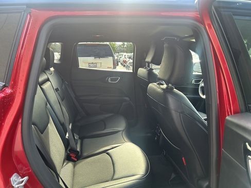 Used 2025 Jeep Compass Trailhawk image 14