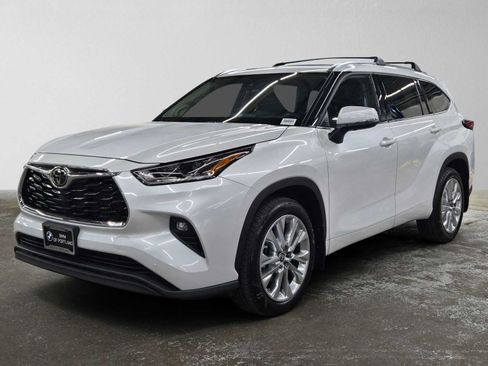 Used 2022 Toyota Highlander Limited AWD/4WD image 7