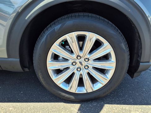 Certified 2022 Ford Explorer Limited w/ Limited Technology Package RWD image 9