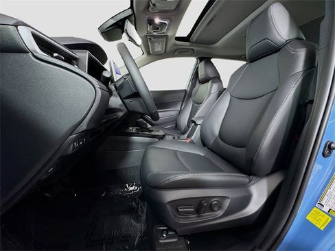 Certified 2026 Toyota Corolla Cross XLE w/ Convenience Package image 18