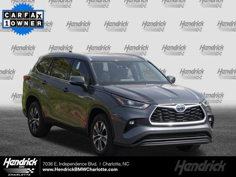 Used 2021 Toyota Highlander XLE FWD image 1