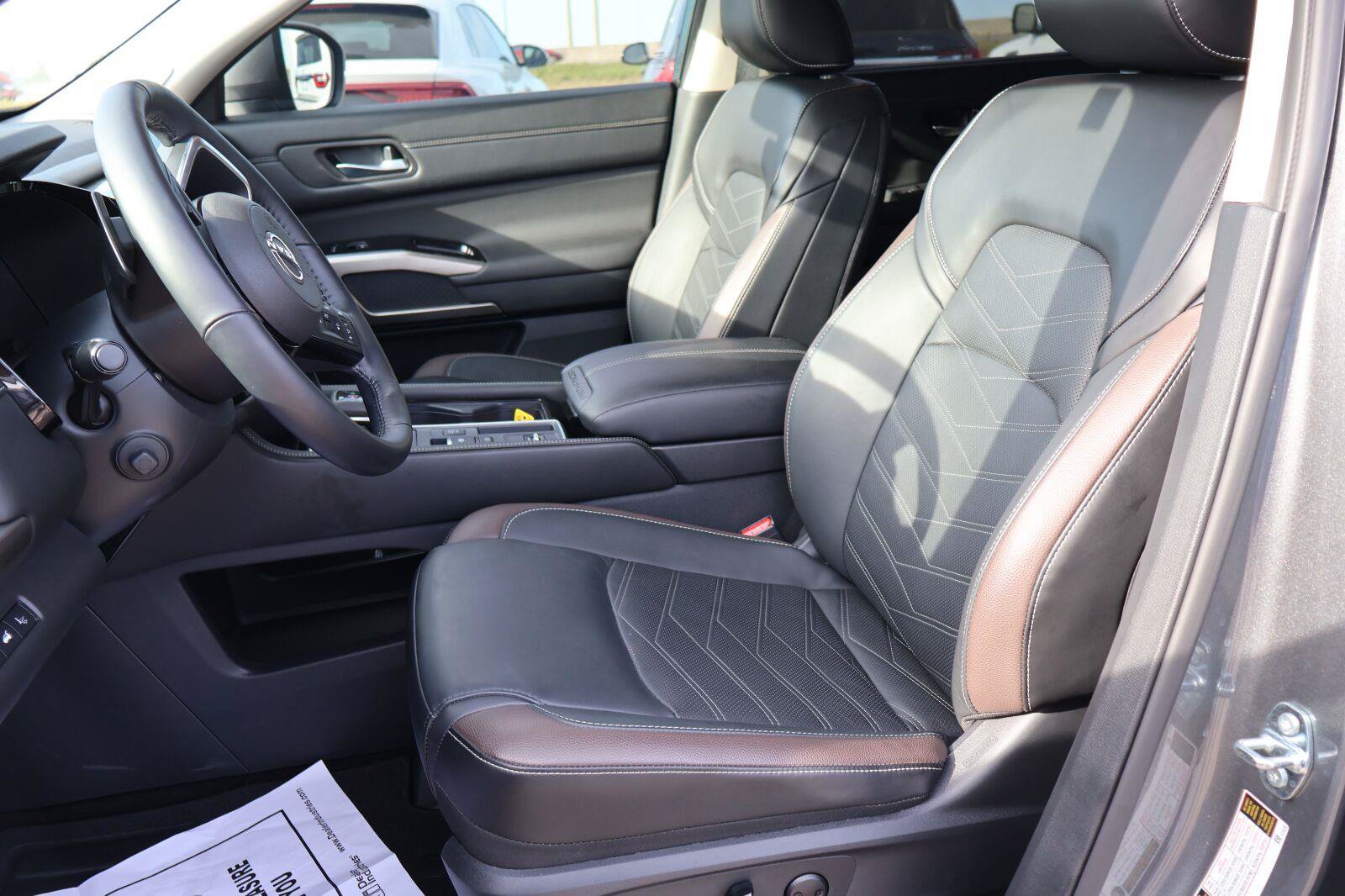 Used 2025 Nissan Pathfinder Platinum w/ Cargo Package FWD image 11