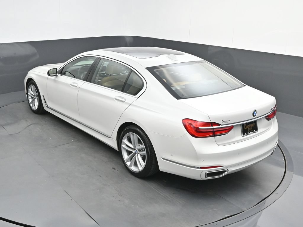 Used 2019 BMW 750i w/ Executive Package RWD image 36