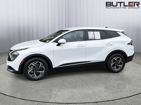 Used 2025 Kia Sportage LX FWD image 3