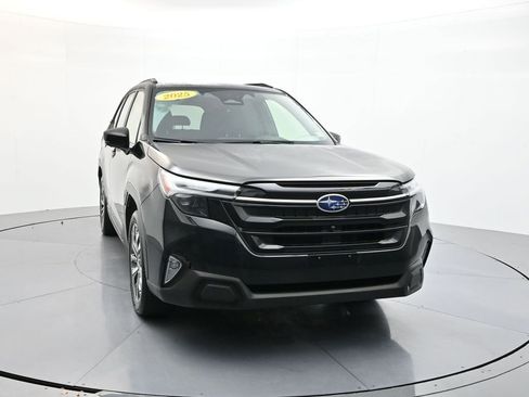 Used 2025 Subaru Forester Touring AWD/4WD image 1