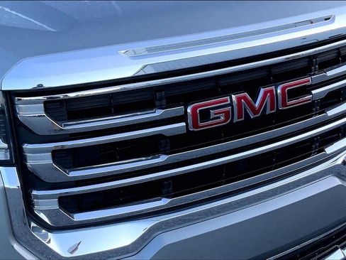 Used 2023 GMC Acadia SLE w/ Driver Convenience Package FWD image 29