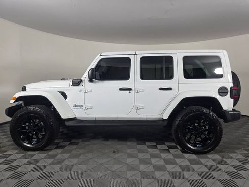 Used 2023 Jeep Wrangler Unlimited Sahara w/ Cold Weather Group AWD/4WD image 7
