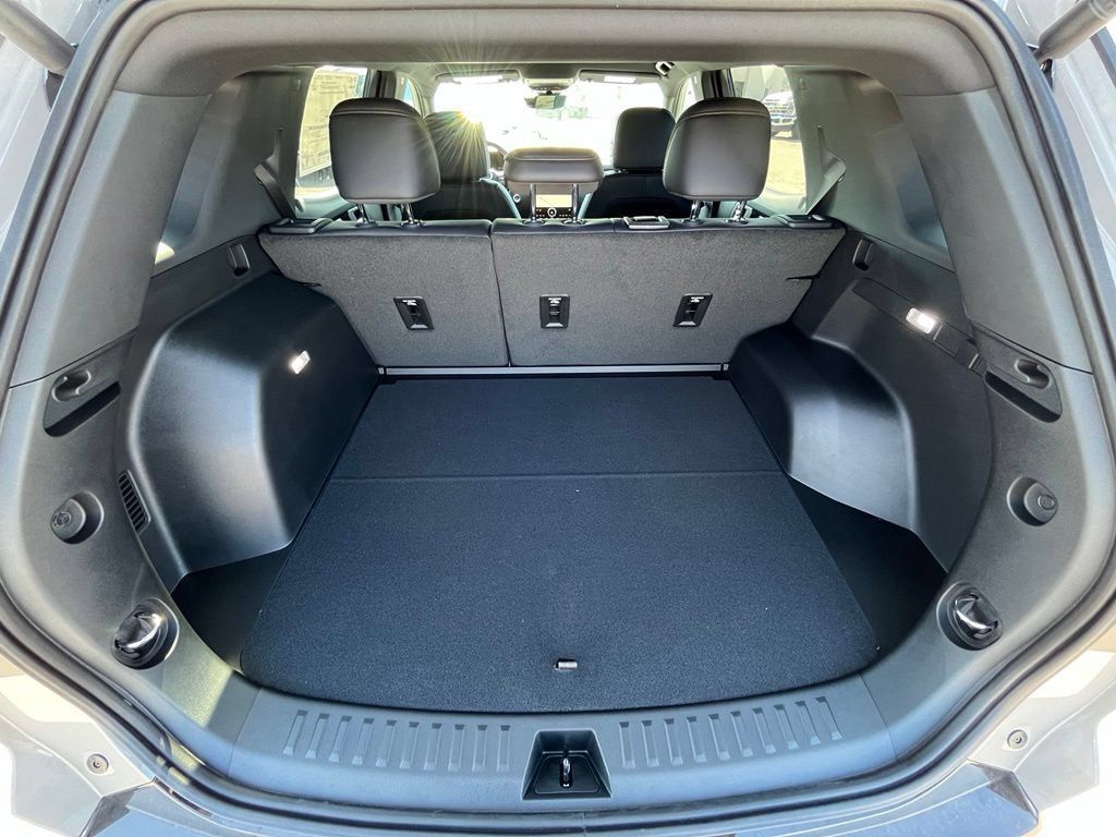 New 2027 GMC Terrain AT4 w/ Convenience Package III AWD/4WD image 17