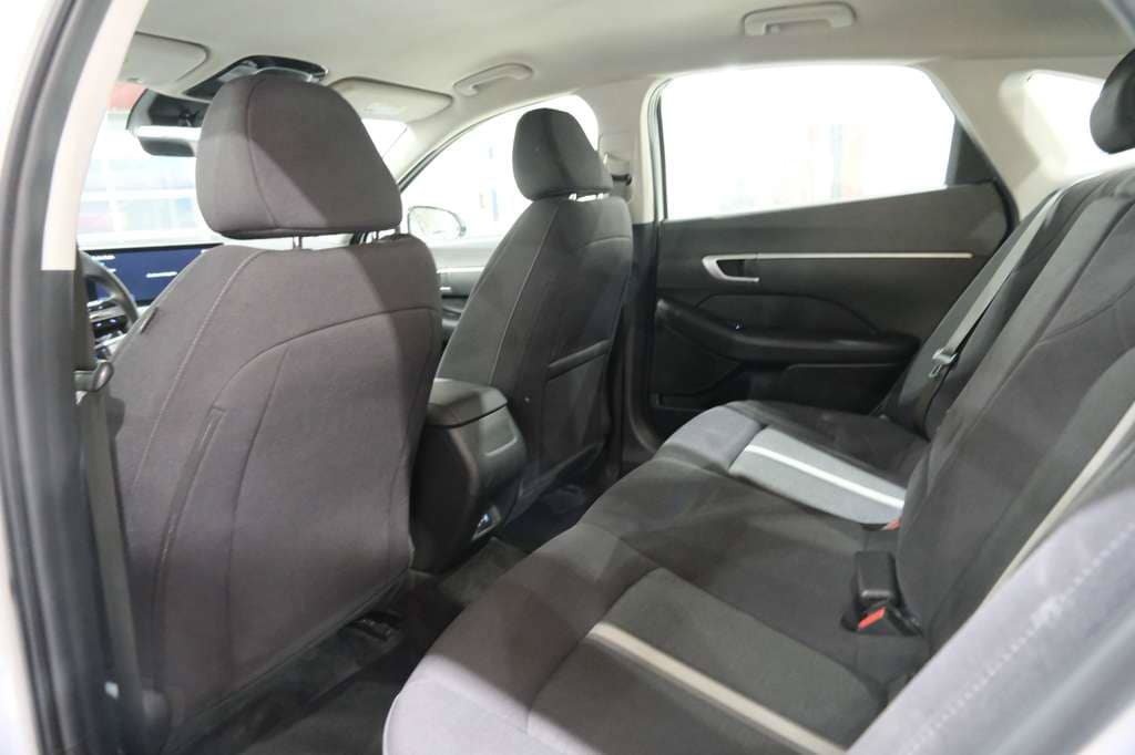 Used 2025 Hyundai Sonata SEL FWD image 19
