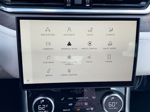 Used 2023 Jaguar XF SE image 29