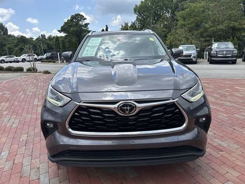 Used 2023 Toyota Highlander Limited FWD image 31
