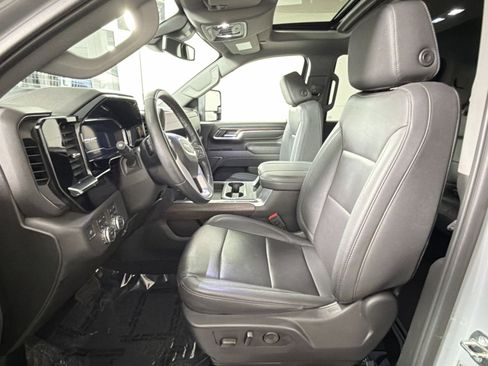 Used 2024 GMC Sierra 2500 SLT w/ SLT Premium Package image 13