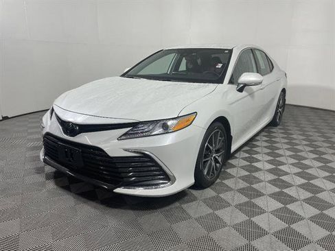 Certified 2023 Toyota Camry XLE w/ Cold Weather Package AWD/4WD image 3