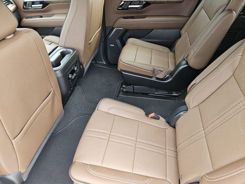 New 2026 Chevrolet Suburban High Country AWD/4WD image 27
