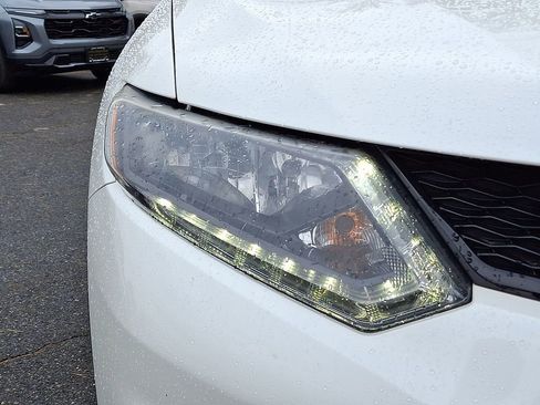 Used 2016 Nissan Rogue SV AWD/4WD image 9