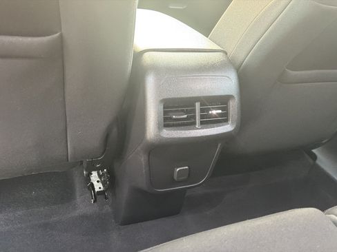 Used 2018 Chevrolet Equinox LT FWD image 24