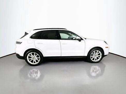 Certified 2024 Porsche Cayenne AWD/4WD image 31
