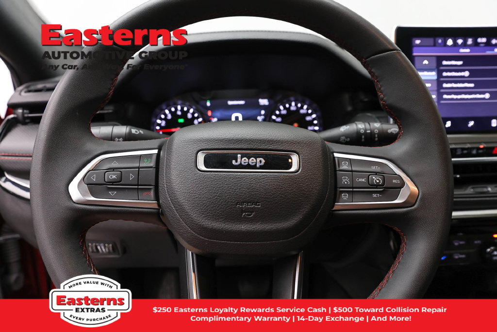 Used 2025 Jeep Compass Trailhawk AWD/4WD image 11