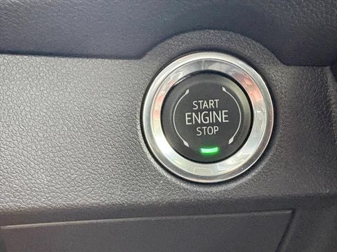 Used 2025 Chevrolet Traverse High Country FWD image 15