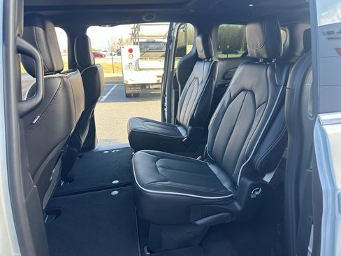 New 2026 Chrysler Pacifica Limited image 24