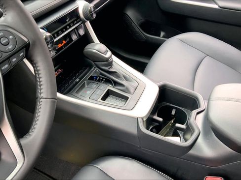 Used 2023 Toyota RAV4 XLE Premium image 16