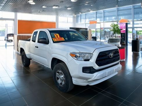 Used 2017 Toyota Tacoma SR image 2