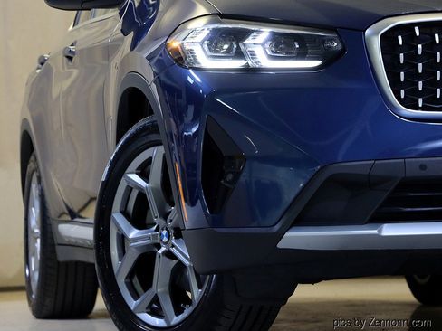 Certified 2024 BMW X4 xDrive30i w/ Premium Package image 4