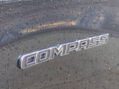 Used 2019 Jeep Compass Limited w/ Mopar Graphics Package image 13