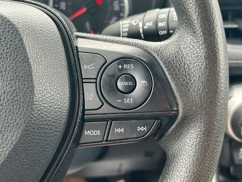 Used 2020 Toyota RAV4 XLE AWD/4WD image 35