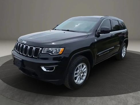 Used 2019 Jeep Grand Cherokee Laredo AWD/4WD image 3
