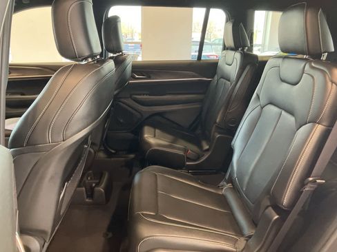 Used 2024 Jeep Grand Cherokee L Limited w/ Black Appearance Package AWD/4WD image 27