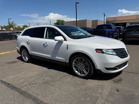 Used 2019 Lincoln MKT AWD image 3