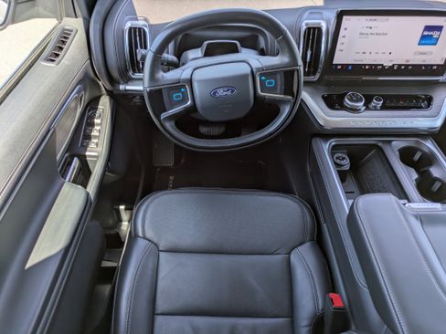 Used 2025 Ford Expedition Platinum AWD/4WD image 22