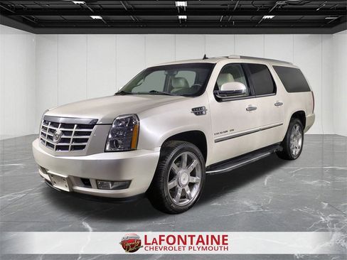 Used 2011 Cadillac Escalade ESV Luxury image 4