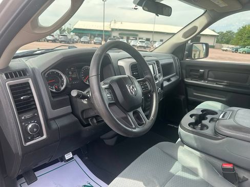 Used 2017 RAM 1500 Express RWD image 13