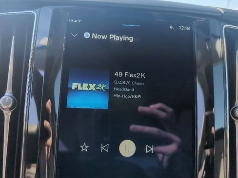 Used 2023 Volvo XC60 B5 Plus image 13