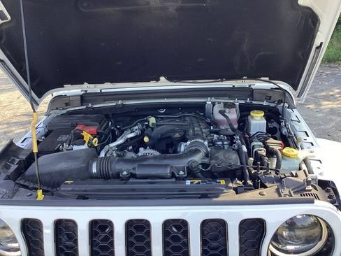 Certified 2023 Jeep Gladiator Overland AWD/4WD image 17
