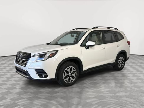 Used 2024 Subaru Forester Premium AWD/4WD image 3