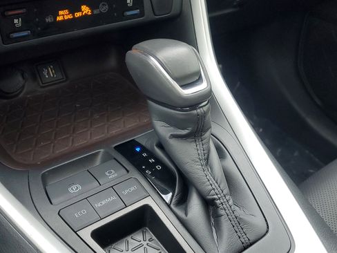 Used 2023 Toyota RAV4 Limited image 32