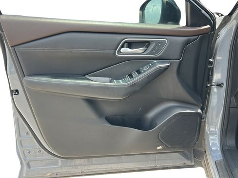 Used 2023 Nissan Rogue Platinum w/ Platinum Premium Package FWD image 10