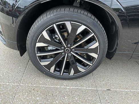 New 2026 Volvo XC60 B5 Ultra w/ Protection Package Premier AWD/4WD image 12