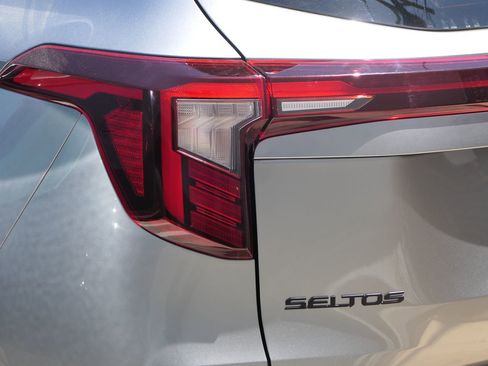 Certified 2025 Kia Seltos X-Line AWD/4WD image 5