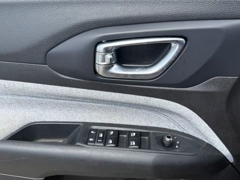Used 2024 Jeep Compass Latitude AWD/4WD image 9