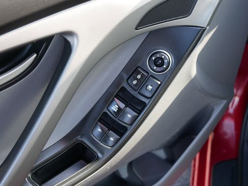 Used 2016 Hyundai Elantra SE image 19