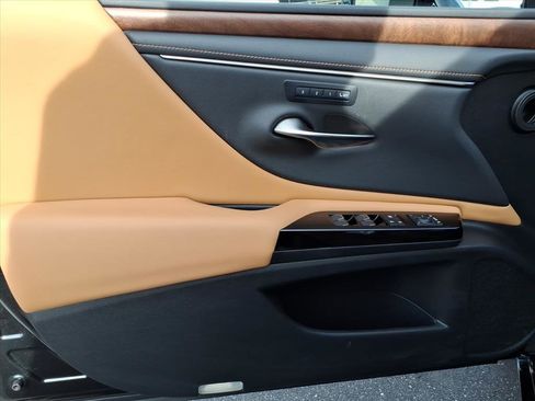 Certified 2022 Lexus ES 350 w/ Premium Package image 10