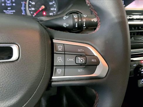 Used 2025 Jeep Compass Trailhawk AWD/4WD image 19