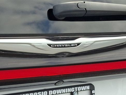 Certified 2023 Chrysler Pacifica Touring-L FWD image 35
